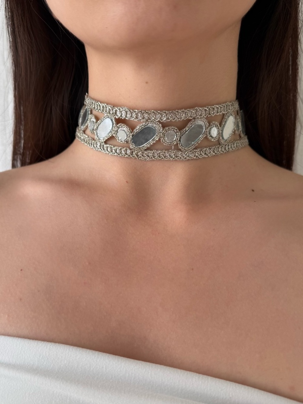 Silver choker necklace with mirror details